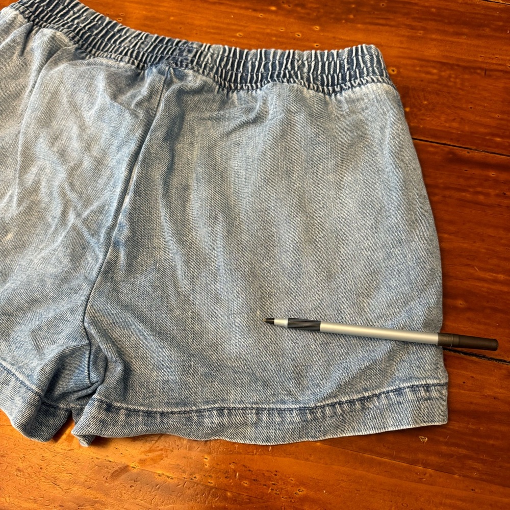 Aerie Boardwalk Short in Light Wash Denim Color Womens Size Medium - Picture 9 of 9